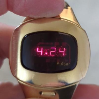 1975 Vintage Pulsar P4 Executive Watch 5201 Module 402 14k GF case, 10K GF bracelet, Time Computer