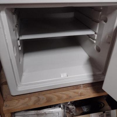 Sentry Safe- Measures Approx 16" x 18" x 14" Tall