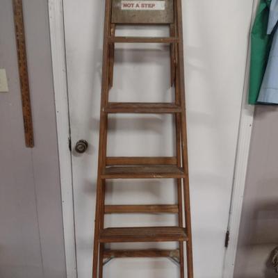 Werner Wooden Ladder- 6 Feet- 200 Lb Duty Rating
