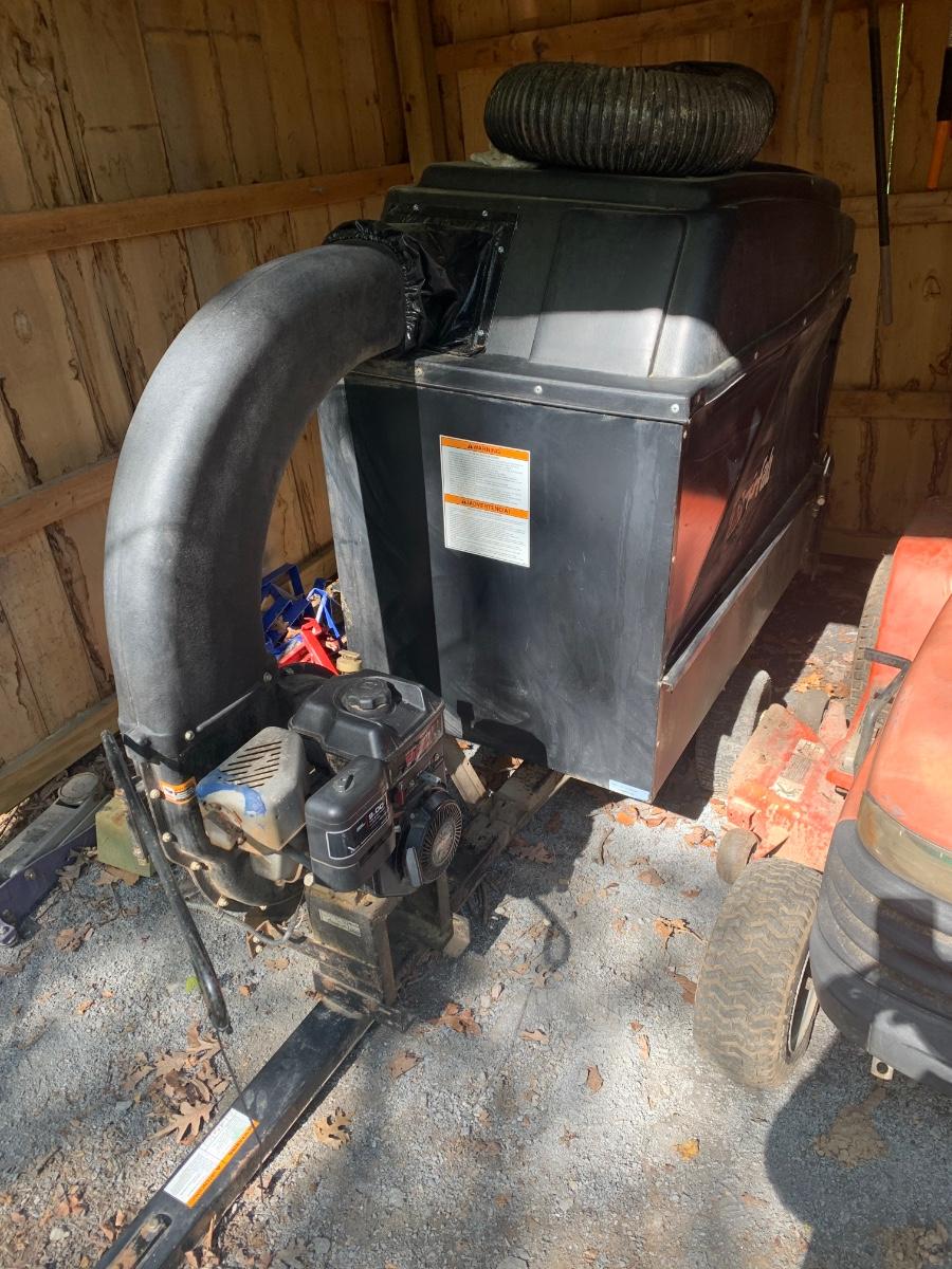 AgriFab Yard Vac Briggs & Stratton 900 Intek Series