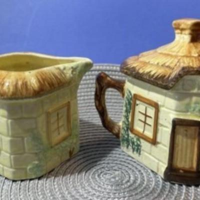 Vintage 1940's Keele Street Pottery Thatched Cottage Creamer & Sugar in VG Preowned Condition.