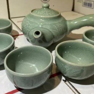 Vintage Korean Celadon Porcelain 6-Piece Tea Set Teapot & 5 Cups as Pictured.