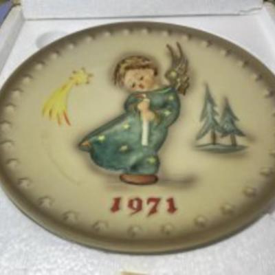 Scarce 1971 Hummel Annual Plate #264 Heavenly Angel in Original Box as Pictured.