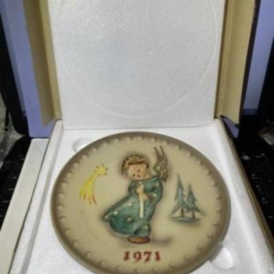 Scarce 1971 Hummel Annual Plate #264 Heavenly Angel in Original Box as Pictured.