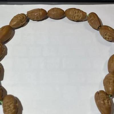 Vintage Hand Carved Chinese Figures Olive Nut Prayer Bead Necklace With 20 Beads in Good Condition. Beads May Need to Be Restrung.