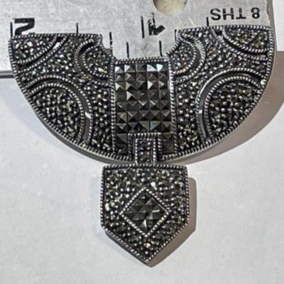 Vintage Judith Jack Art Deco Sterling Silver Marcasite Pin/Brooch in Excellent Preowned Condition as Pictured.