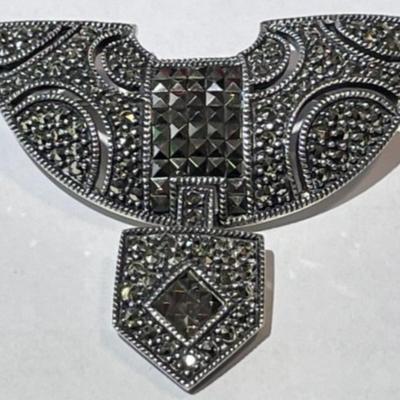 Vintage Judith Jack Art Deco Sterling Silver Marcasite Pin/Brooch in Excellent Preowned Condition as Pictured.