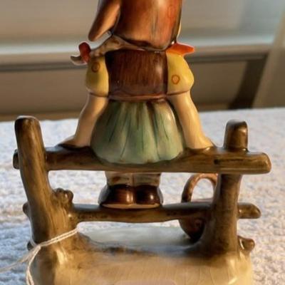 HUMMEL Figurine #112/1 TMK-4 JUST RESTING 5" Tall in Good Preowned Condition as Pictured.