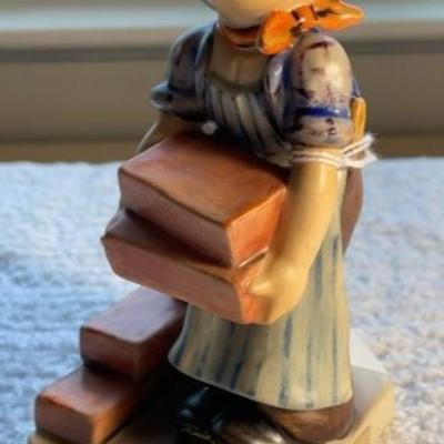 HUMMEL Figurine #305 TMK-4 THE BUILDER 4.75" Tall in Good Preowned Condition as Pictured.
