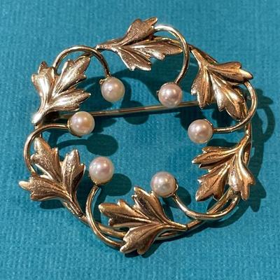 Vintage 1/20 12k Gold Filled Pearl Wreath Pin/Brooch in Good Preowned Condition as Pictured.