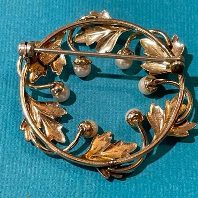Vintage 1/20 12k Gold Filled Pearl Wreath Pin/Brooch in Good Preowned Condition as Pictured.