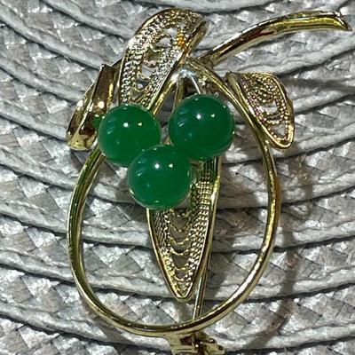 Vintage Jade/Jadeite Dainty Bead Fashion Pin 1.5