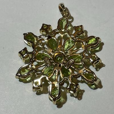 Gold-toned Sterling Silver .925 Peridot Snowflake Pendant in VG Preowned Condition.