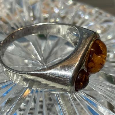 Vintage Estate .925 Sterling Silver Amber Ring Size-9 in Good Preowned Condition.