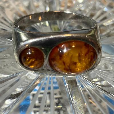 Vintage Estate .925 Sterling Silver Amber Ring Size-9 in Good Preowned Condition.
