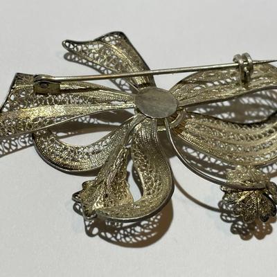 Vintage/Antique Estate Filigree .800/.900 Silver Flower Pin/Brooch in VG Preowned Condition.