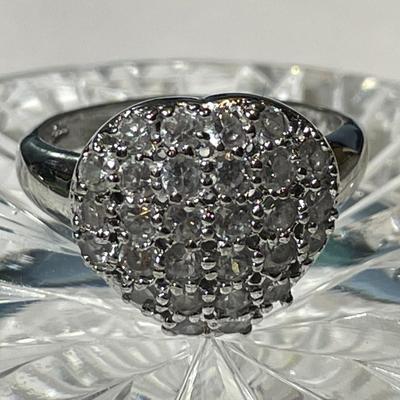 Vintage Estate .925 Sterling Silver Heart Shaped CZ Ring Size 7 in Very Good Preowned Condition.