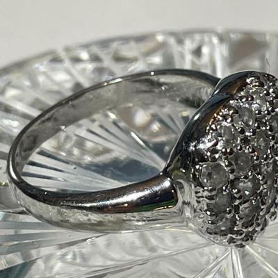 Vintage Estate .925 Sterling Silver Heart Shaped CZ Ring Size 7 in Very Good Preowned Condition.
