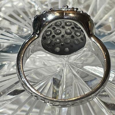 Vintage Estate .925 Sterling Silver Heart Shaped CZ Ring Size 7 in Very Good Preowned Condition.