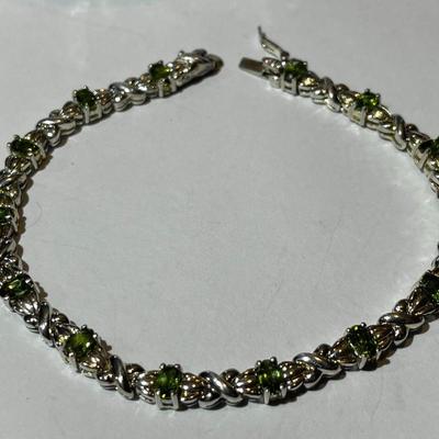 Vintage Estate .925 Sterling Silver Peridot Tennis Bracelet 7.5" Long in VG Preowned Condition as Pictured.