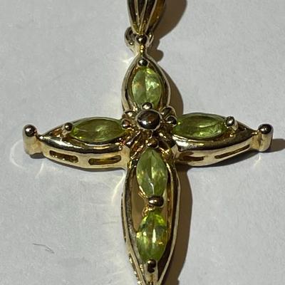 Vintage Gold-toned Sterling Silver .925 Peridot Cross in VG Preowned Condition.