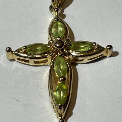 Vintage Gold-toned Sterling Silver .925 Peridot Cross in VG Preowned Condition.