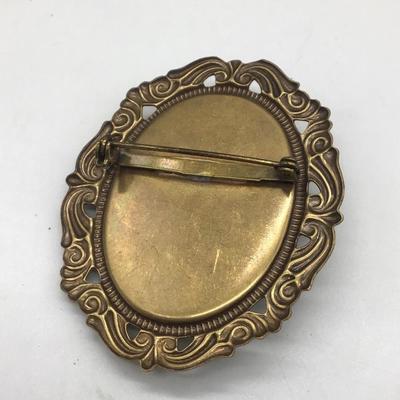Vintage design pin