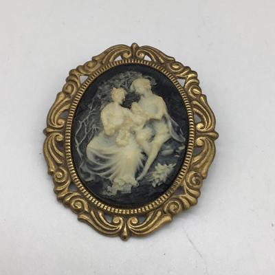 Vintage design pin