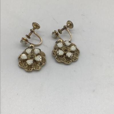 Vintage white flower clip on earrings
