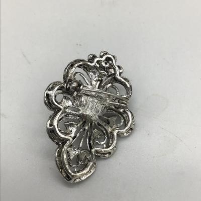 Pearl gem silver pin