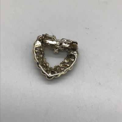 Fashion heart pin