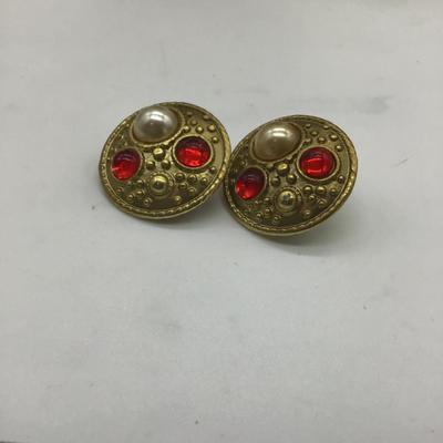 Vintage red and gold toned clip on earrings