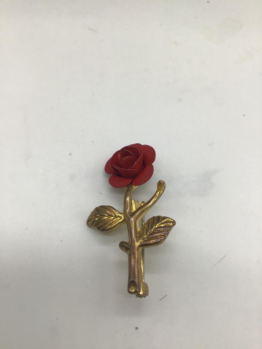 Red rose pin | EstateSales.org