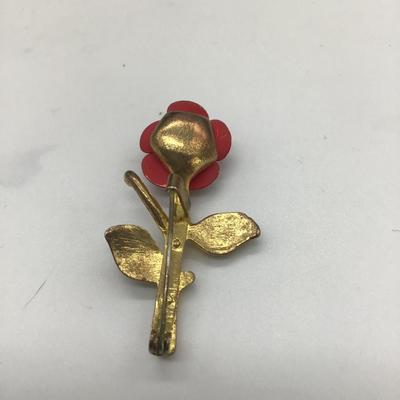 Red rose pin
