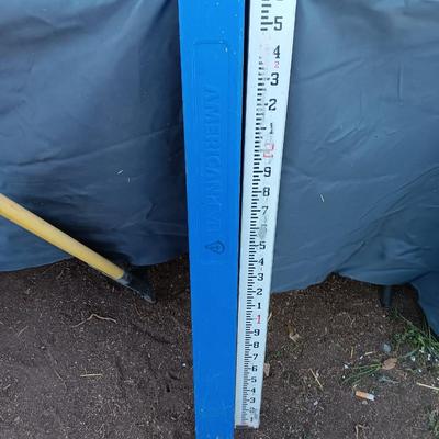 16- foot telescoping survey / leveling rod staff with case