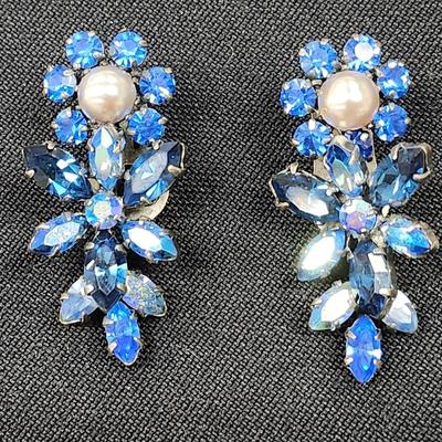 1950s sapphire blue clip earrings