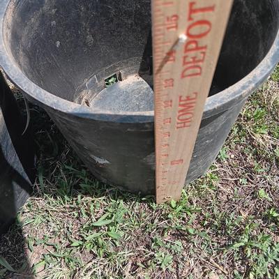 Variety of different sized small - large flowerpots - heavy duty black Garden tubs Great for vegetable plants!