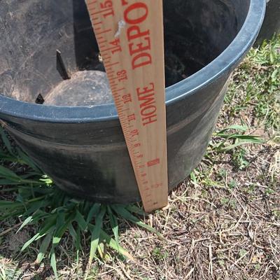 Variety of different sized small - large flowerpots - heavy duty black Garden tubs Great for vegetable plants!