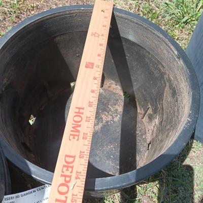 Variety of different sized small - large flowerpots - heavy duty black Garden tubs Great for vegetable plants!