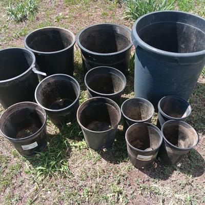 Variety of different sized small - large flowerpots - heavy duty black Garden tubs Great for vegetable plants!