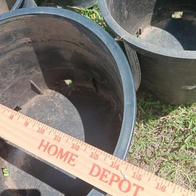 Variety of different sized small - large flowerpots - heavy duty black Garden tubs Great for vegetable plants!
