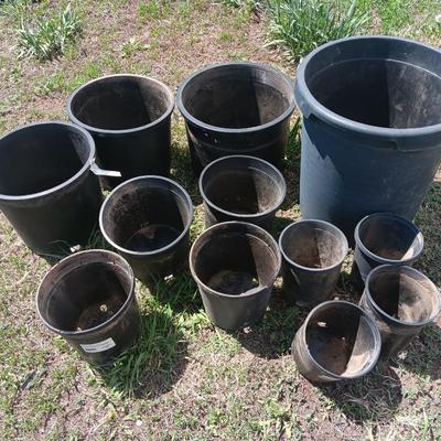 Variety of different sized small - large flowerpots - heavy duty black Garden tubs Great for vegetable plants!