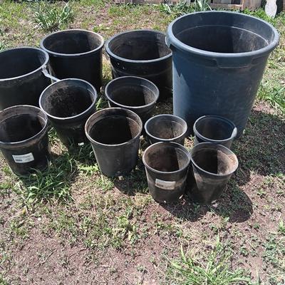 Variety of different sized small - large flowerpots - heavy duty black Garden tubs Great for vegetable plants!