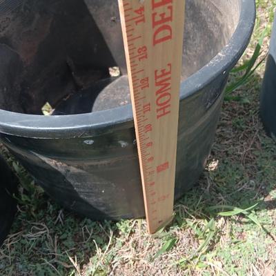 Variety of different sized small - large flowerpots - heavy duty black Garden tubs Great for vegetable plants!