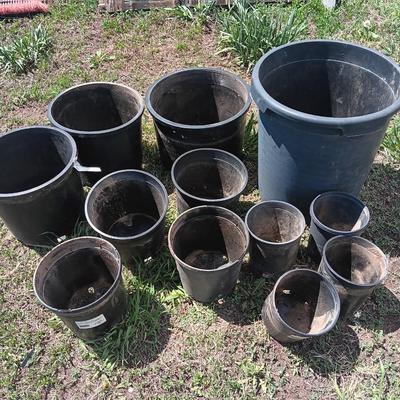 Variety of different sized small - large flowerpots - heavy duty black Garden tubs Great for vegetable plants!