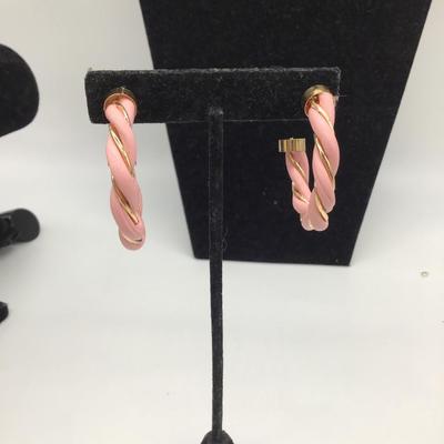 Fashion pink hoop earrings