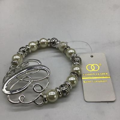 Pearl fashion bracelet