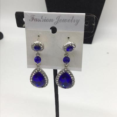 Blue dangle fashion earrings