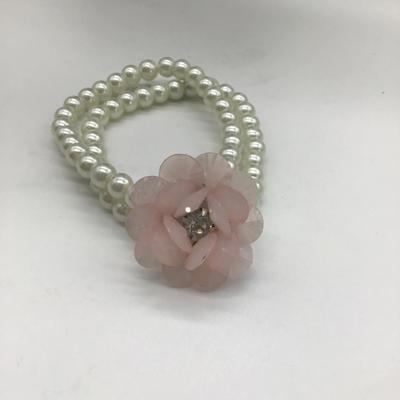 Pearly bracelet with light pink flower