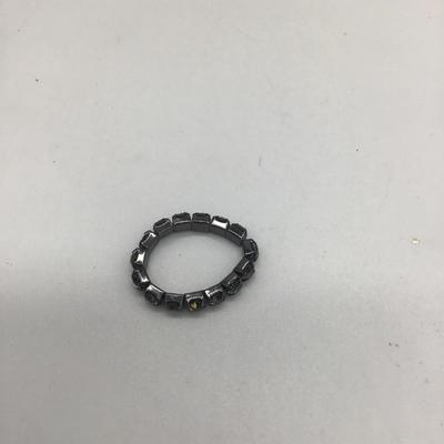 Adjustable black ring